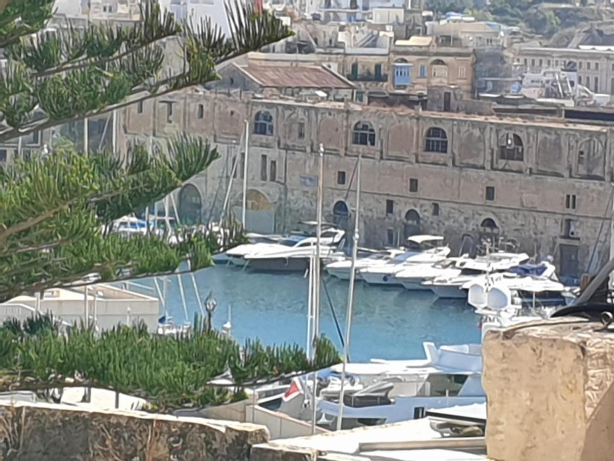 Tifkira * Birgu